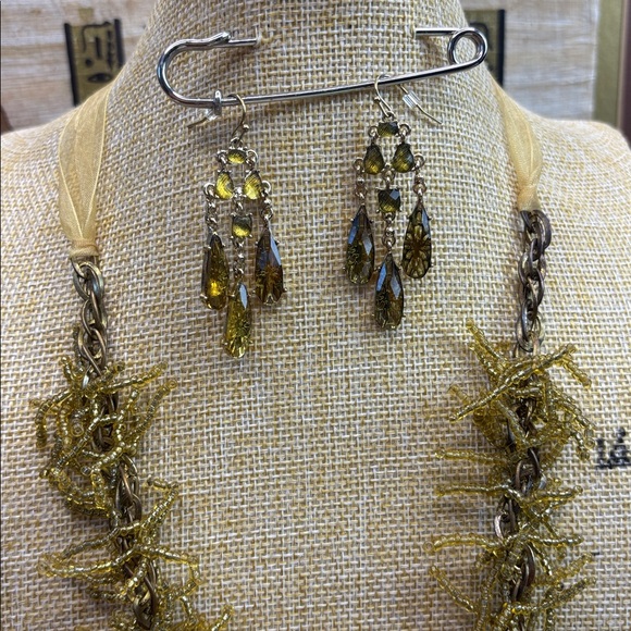 Gold Beaded Jewelry Set - Picture 6 of 6